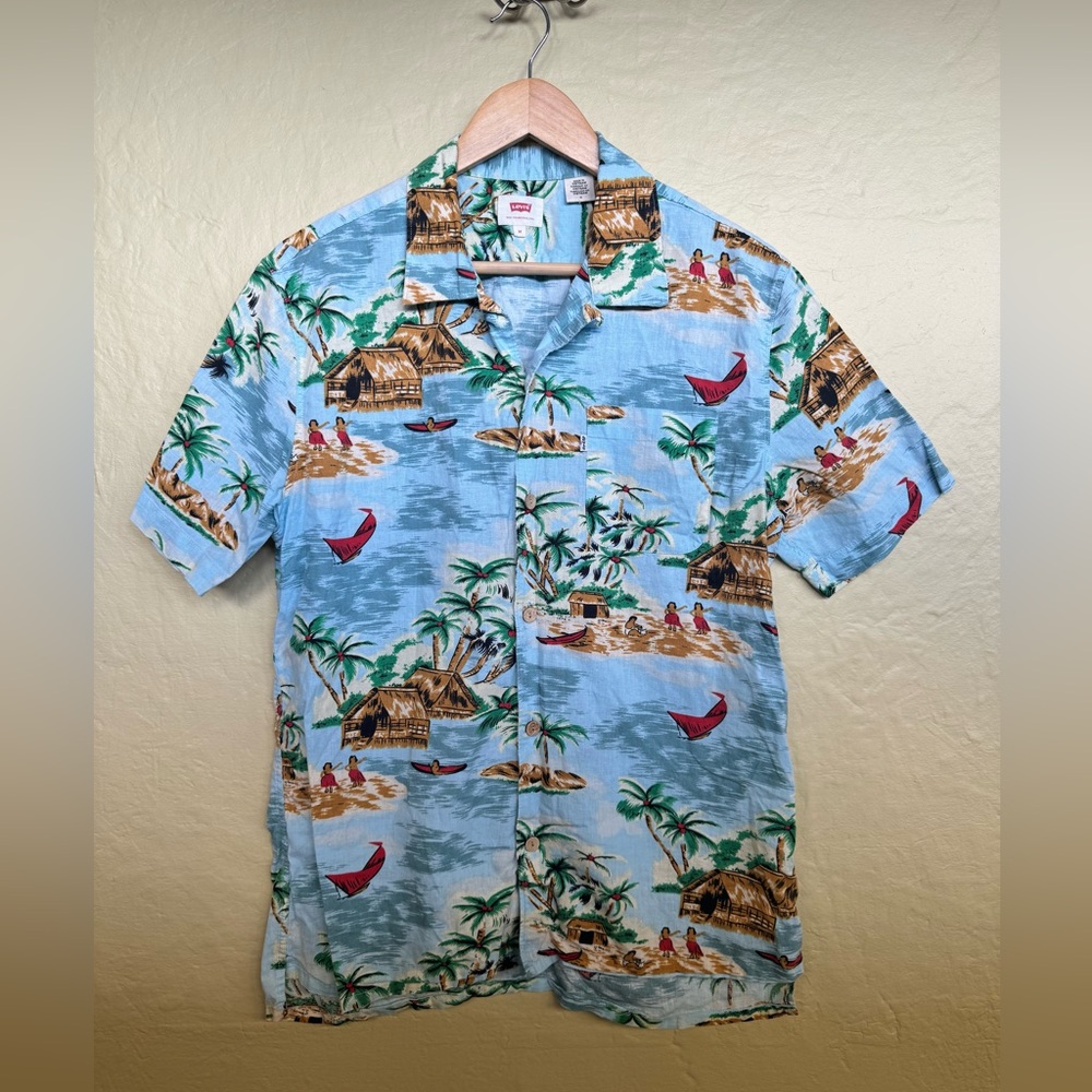 Men’s Levi’s Hawaiian button down shirt